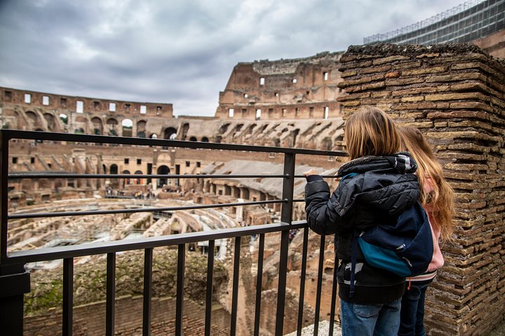 Colosseum Tour with Kids including Roman Forum with Family Guide