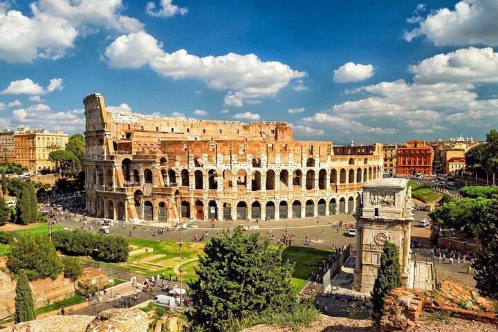 Rome: Colosseum Private Tour with Palatine & Forum Entry