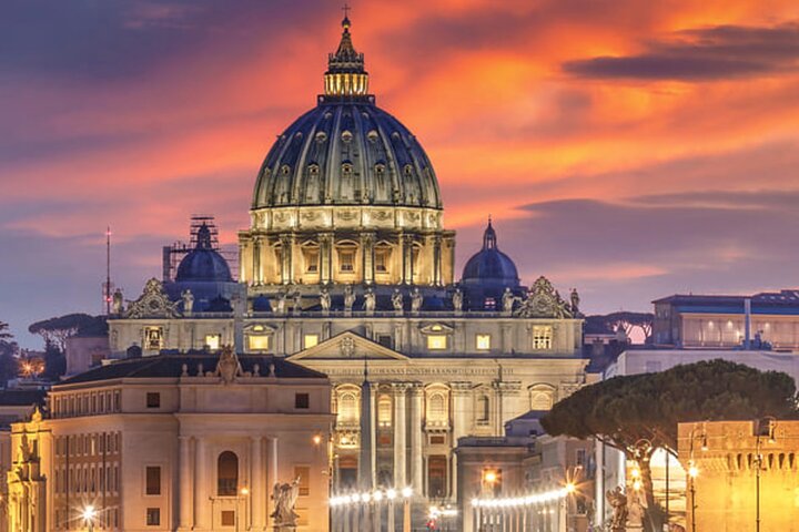 Explore Rome by Night in Golf Cart