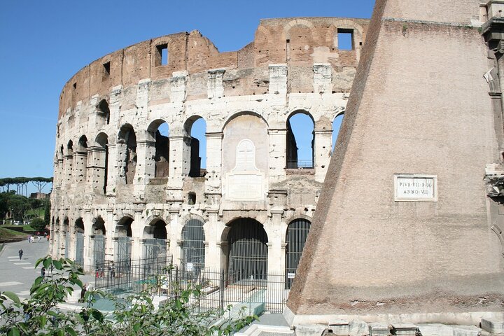 Exclusive Colosseum & Ancient Rome Tour – Up To 6 People