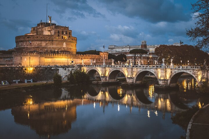 Night Tour of Rome with Local Pizza Dinner and Gelato Experience