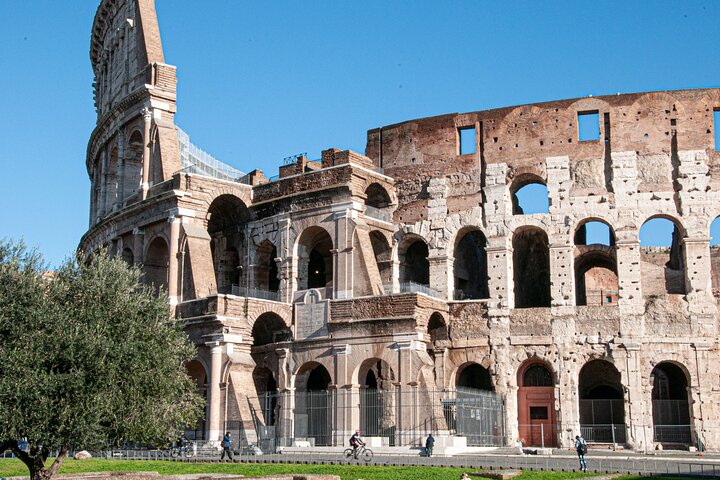 Colosseum with Arena, Forum, and Palatine Hill with Audioguide