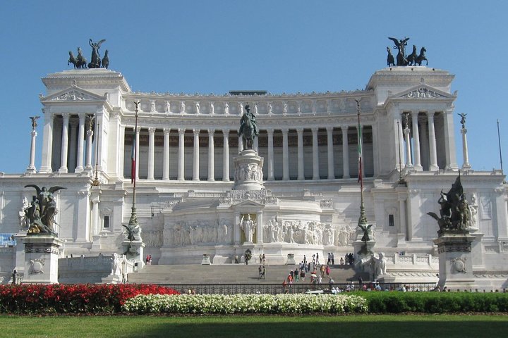 Transfer Fiumicino Fco Airport to Civitavecchia Port with 3 hours Rome Tour