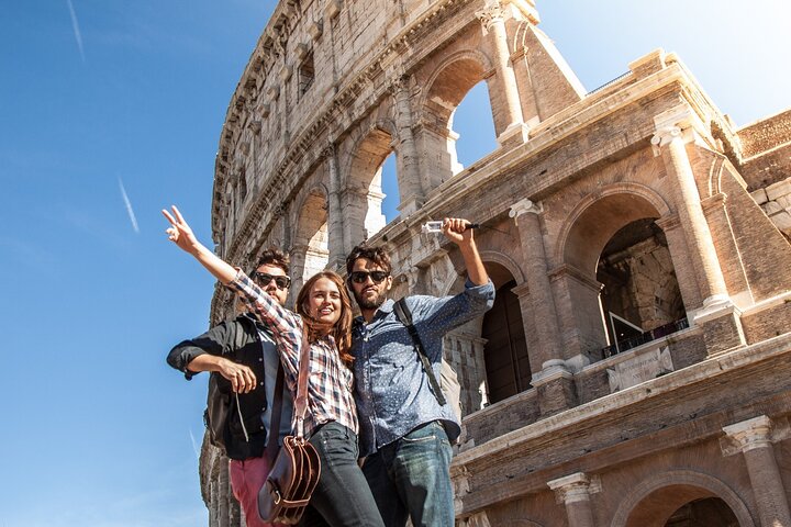 Ancient Rome unveiled: the Colosseum, with Guide Book