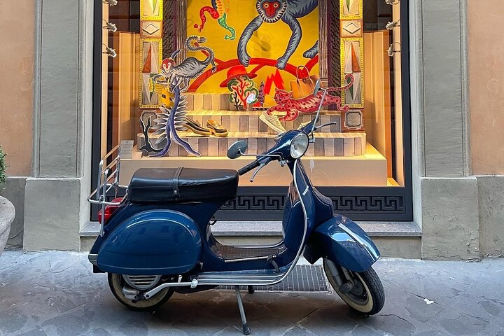 Vespa Tour in Rome with Nicolò