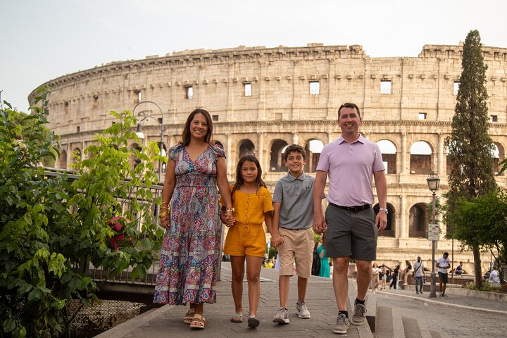 Private Family and Couple Photoshoot Experience in Rome