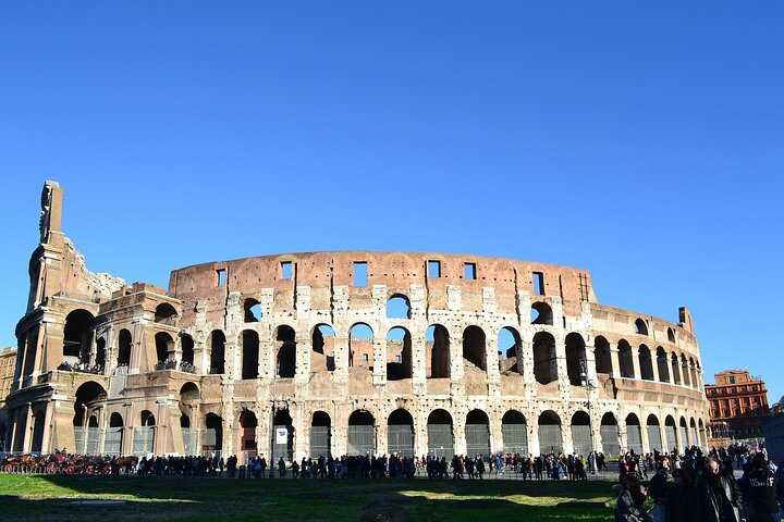 Rome:Colosseum Ticket with Pass 24 hours hop on hop off