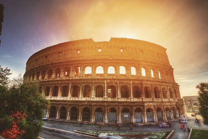 Private Colosseum with Palatine Hill and Roman Forum Tour
