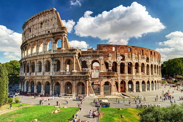 From Colosseum Gladiators to Via Sacra: Rome’s Historic Heart