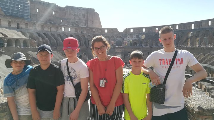 Ancient Roman Adventure: Colosseum, Roman Forum & Palatine Hill with Alessandra