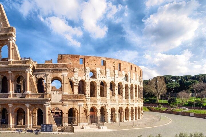 Explore Colosseum, Roman Forum and Palatine Hill with Audio Guide