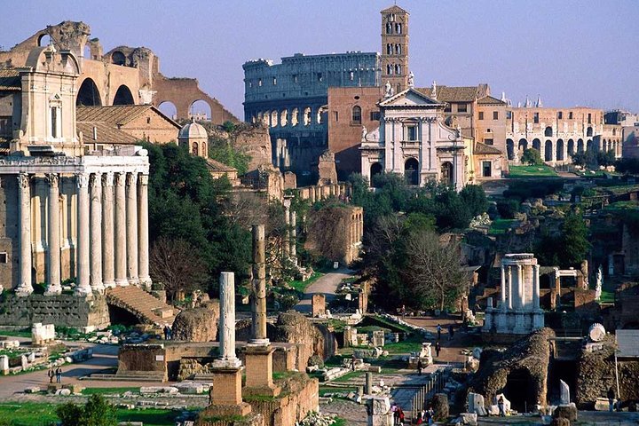 Colosseum with the arena, Roman Forum and Palatine Hill tour