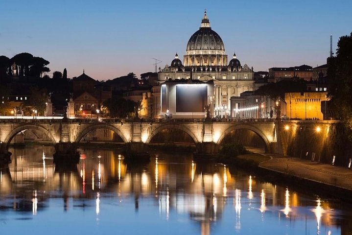Evening Elegance: Romantic Rome by Night Private Tour with Driver