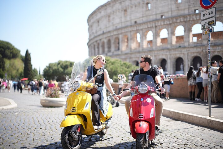 Explore Rome by Vespa With Pick up and Drop Off