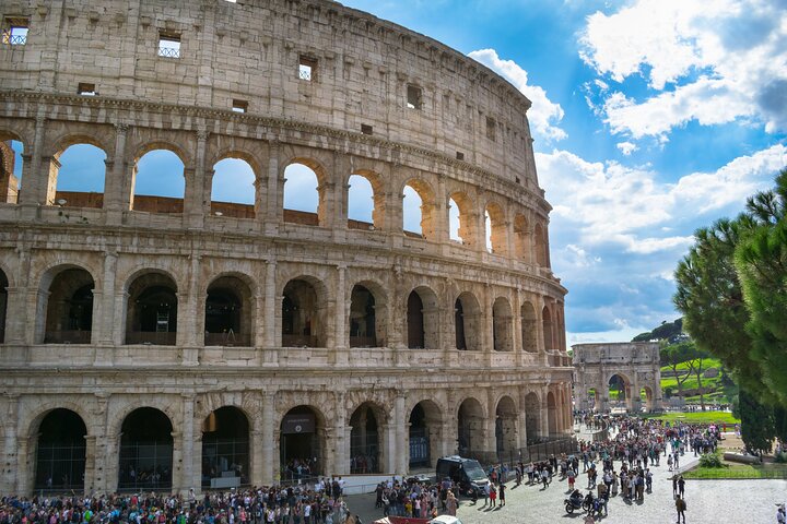 Colosseum and Roman Forum Group Tour or Self Audio Guided tours