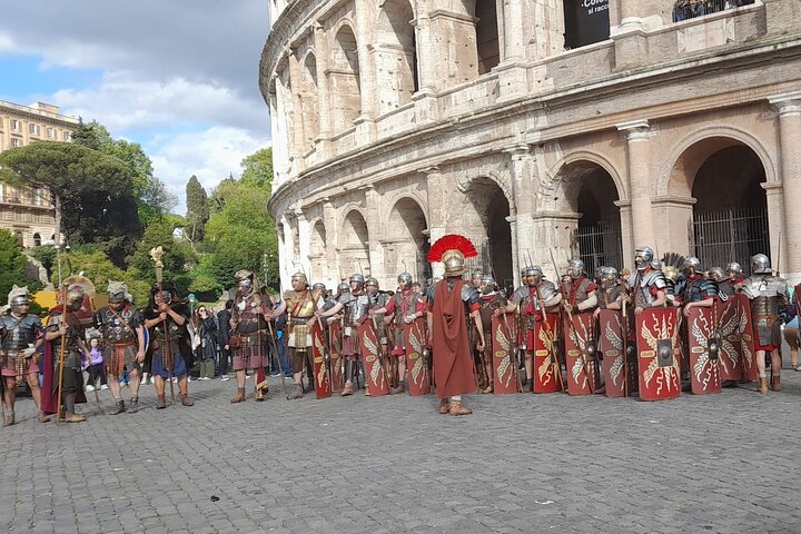 Rome: Arena or Underground Colosseum Tour + Photo Walk