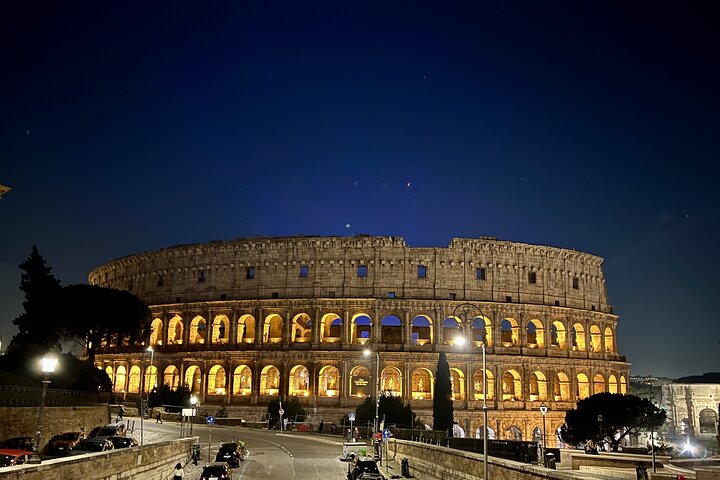 Colosseum and Roman Forum Sightseeing Area Night Walking Tour