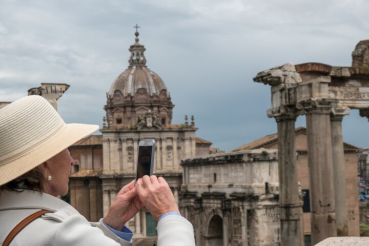 Archaeological tour Colosseum Roman Forum Palatine