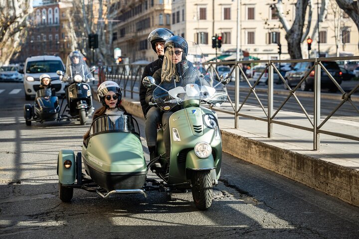 Vespa Sidecar Tour at Day/Night with Pickup