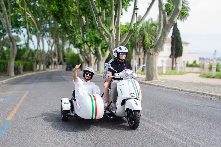 Rome City Highlights & Hidden Gems: Vespa Sidecar Guided Tour