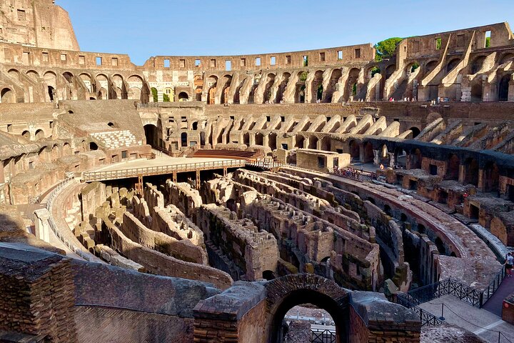 Rome: Guided Tour of Colosseum Arena with Roman Forum Entrance