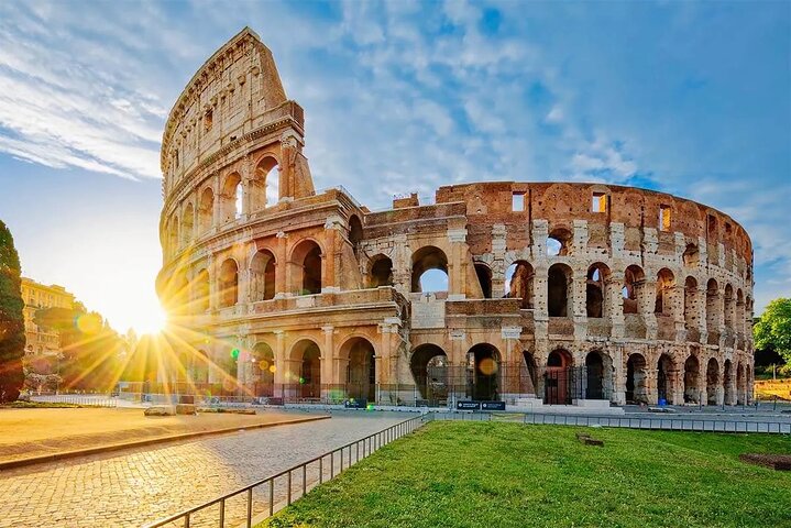 Colosseum Guided Tour with Ancient Rome Entry