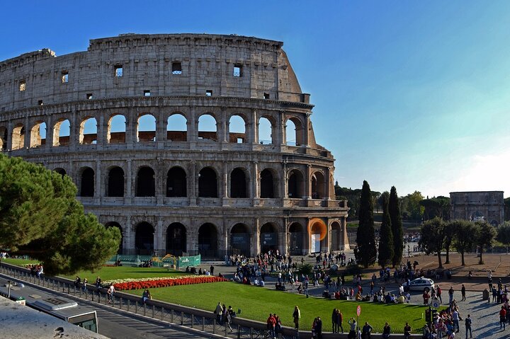 Colosseum Guided Tour with Roman Forum & Palatine Hill Access