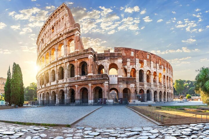 Tour of Gladiators Arena and Colosseum with Imperial Forum
