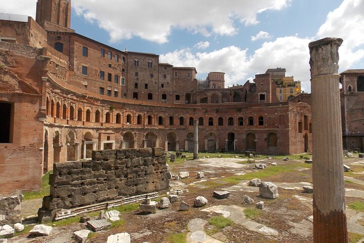 Rome: Colosseum, Roman Forum & Trajan’s Market Exterior Tour