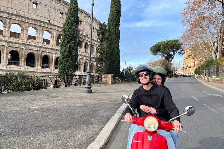 Vespa Tour – The Essence of Rome