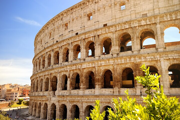 Colosseum Escorted Entrance Combo Pass with Open Bus