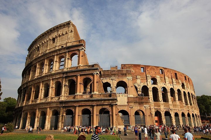 Colosseum: guided tour option with arena