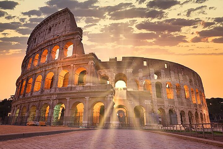 Guided Tour of the Colosseum with Access to the Arena