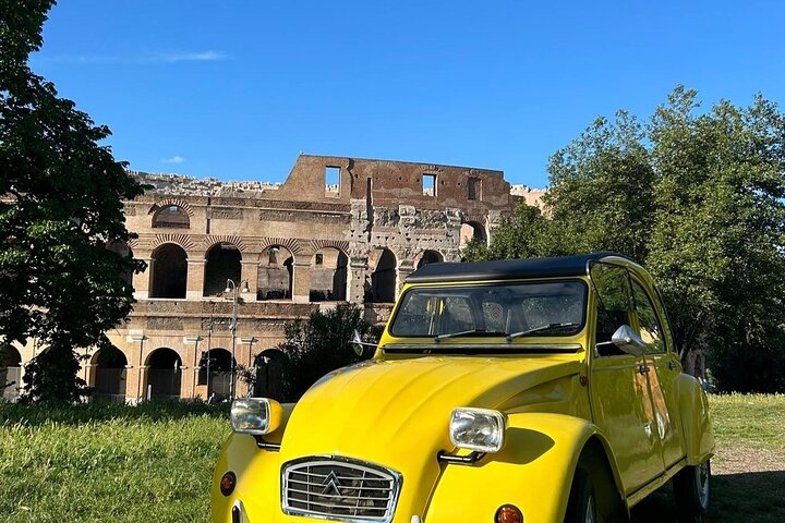 Rome City Tour aboard a Citroën 2CV