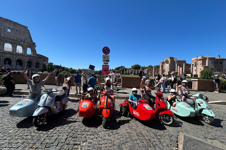 Rome Private Guided Tour in Vespa Sidecar with Aperitivo