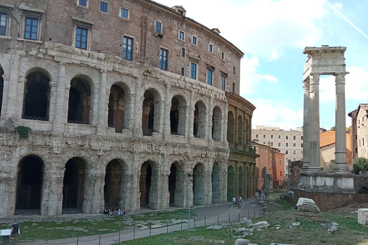 Ancient Rome Tour with an Archaeologist – Small Group