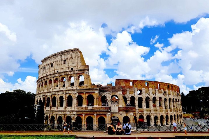 Rome: Colosseum, Roman Forum & Trajan’s Market Exterior Tour
