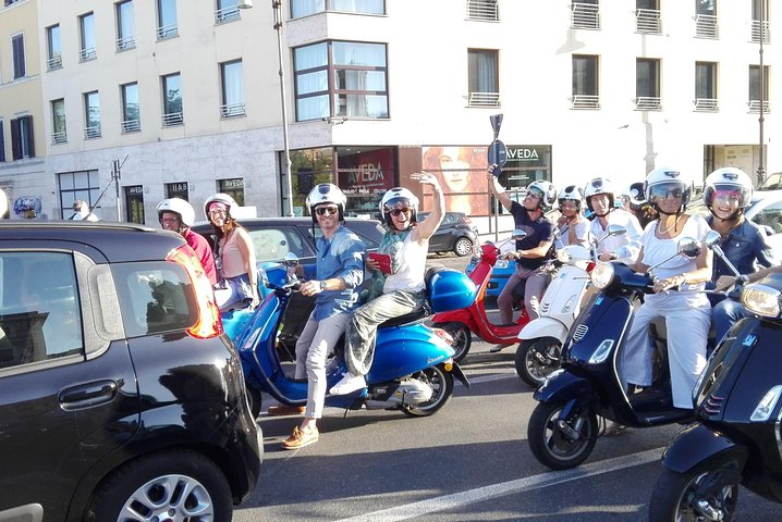 Tour of Rome with the iconic Vespa – PROFICIENT DRIVING SKILLS REQUIRED