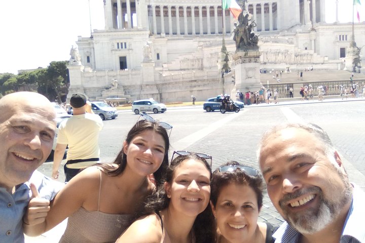 Rome Tour with Driver: Optional Skip-The-Line and Guide